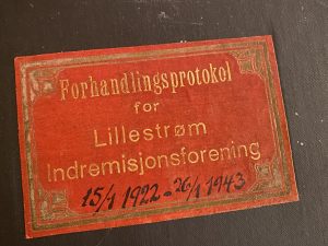 Bilde av forsiden av protokollen for Lillestrøm Indremisjonsforening 1922-1943